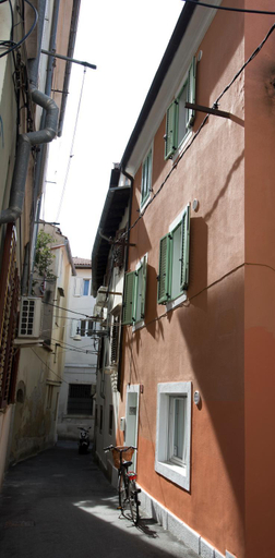 Others 4, Sobe pri Anici, Koper