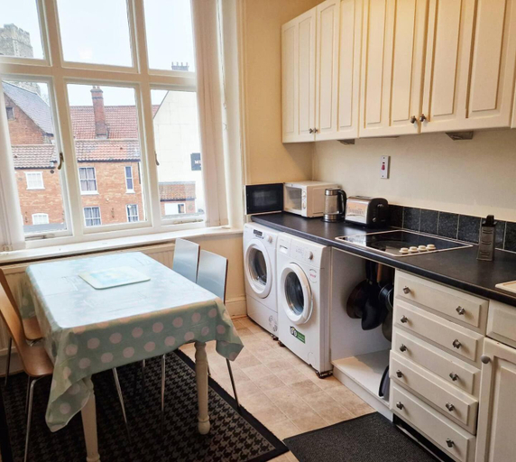 Others 4, Tradesmen Inn 3-br 6-beds & Gated Parking, Norfolk