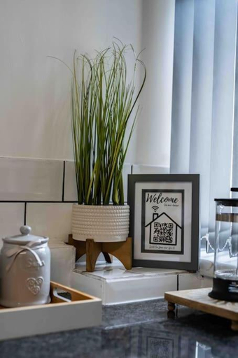 Others 5, Casa Lobo's Beautiful Suites Apartment 1 free offroad parking, Wolverhampton