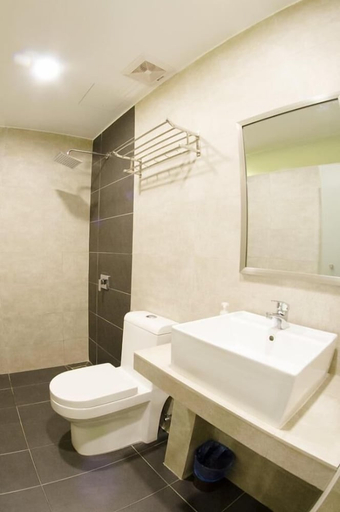 Bathroom 4, Orange Hotels Sri Petaling, Kuala Lumpur