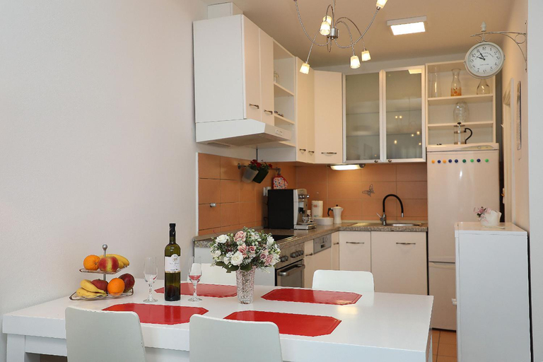 Others 3, Apartment Elena 2 Zagreb City with garage, Zagreb