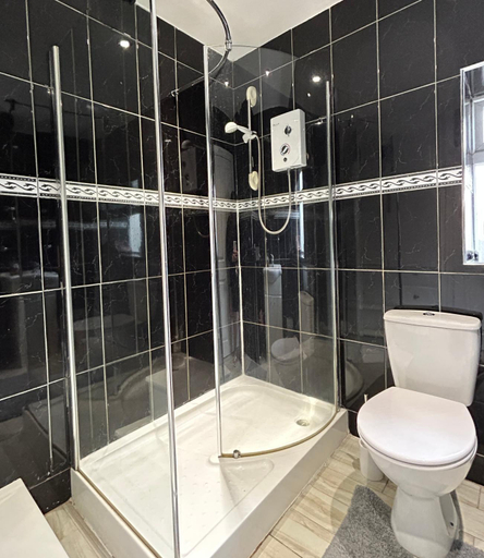 Others 2, no6 overnight stays free onsite parking, Worcestershire