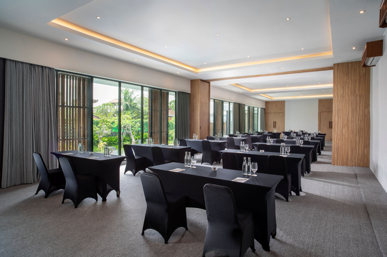 Business Facilities 8
