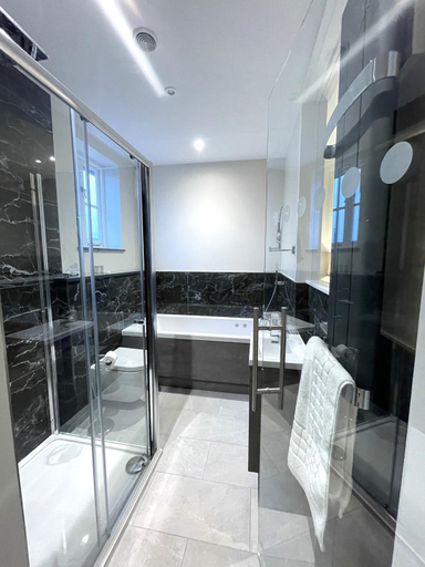 Bathroom 3, Moulton Lawn House B&B, Suffolk