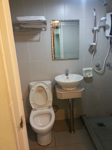 Bathroom 4, Maxim Hotel, Kota Kinabalu