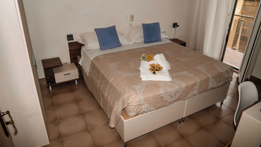 Bedroom 3, Hotel Maremola, Savona