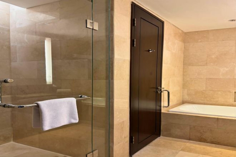 Bathroom 23