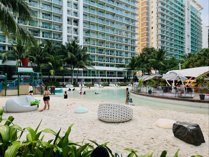 Azure Sakura Suite, Parañaque
