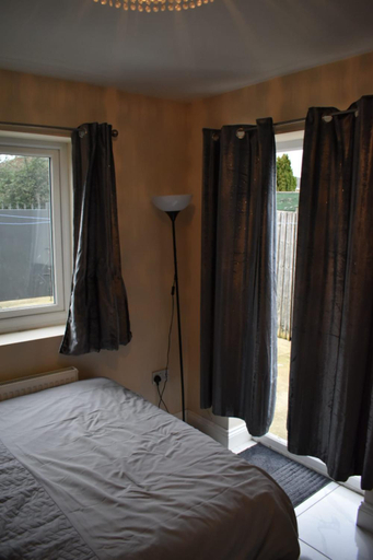Others 5, Shaz,s House, London