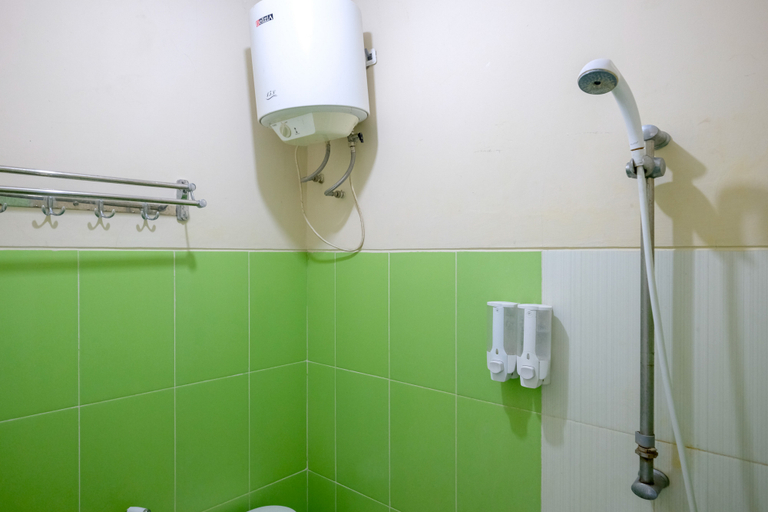 Bathroom 3, RedDoorz Gita Grha Prawirotaman, Yogyakarta