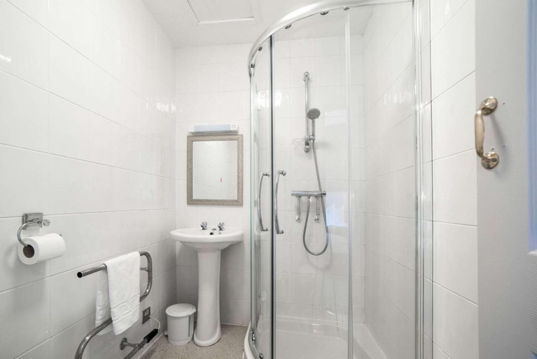 Bathroom 4, Gresham Hotel Blackpool, Blackpool