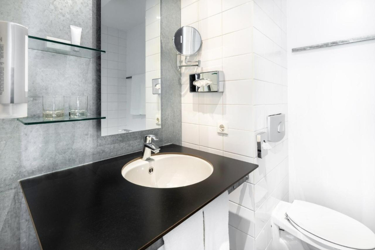 Bathroom, Garner Hotel MAASTRICHT by IHG, Maastricht