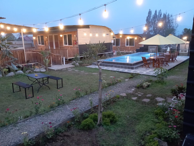 Exterior & Views 25