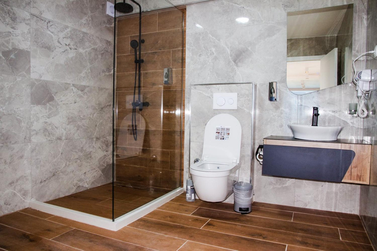 Bathroom 2, Swiss Apartments Prishtina, Priština