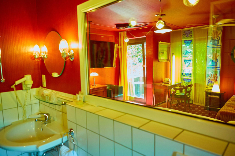 Bathroom 10