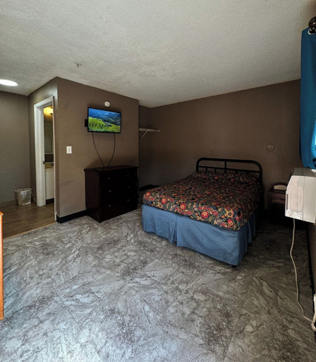 Bedroom 5, Live In Lodge, Douglas