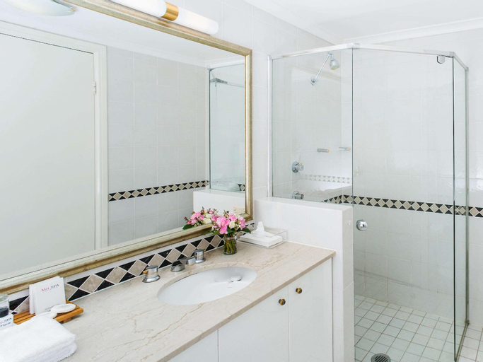 Bathroom 18