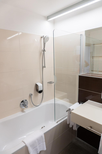 Bathroom, Neufeldersee Hotel & Restaurant, Eisenstadt Umgebung