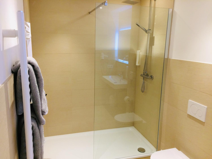 Bathroom 7