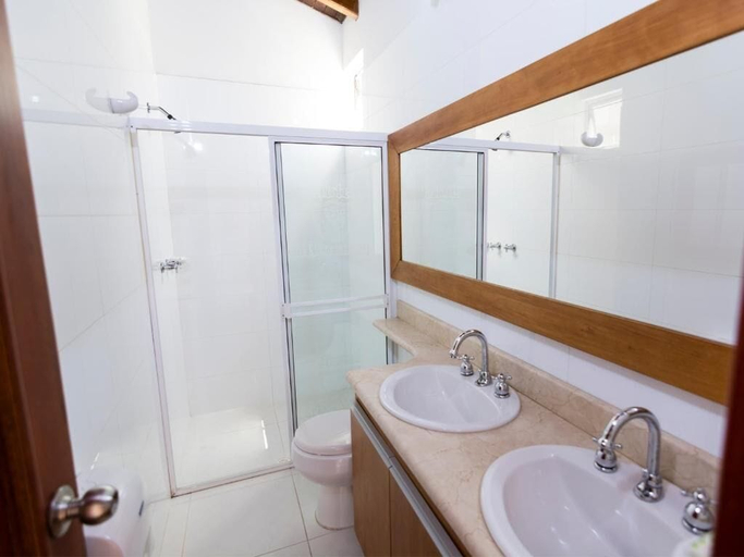 Bathroom 5, Hotel Monarca, Medellín