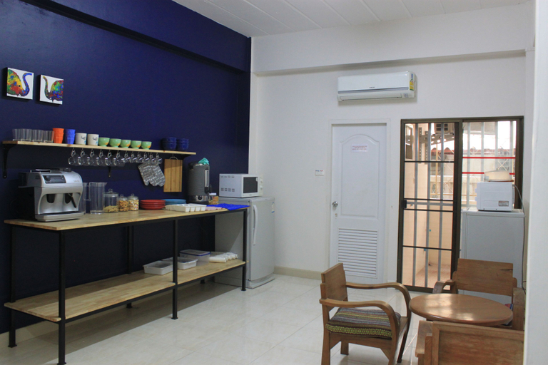 Food & Drinks 5, Varada Place, Muang Chiang Mai