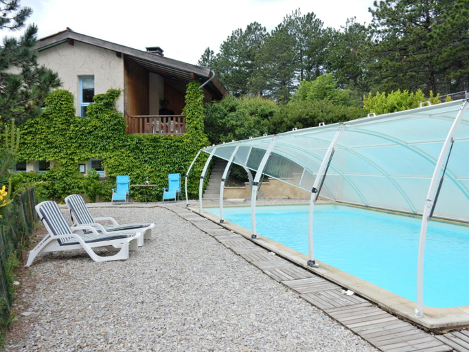 House with private pool and beautiful view, Drôme