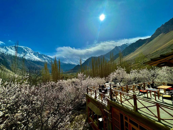 Others 5, The 2 Magpies, Hunza, Northern Areas