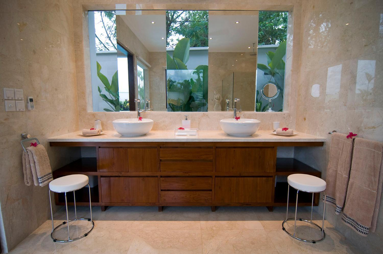 Bathroom 18