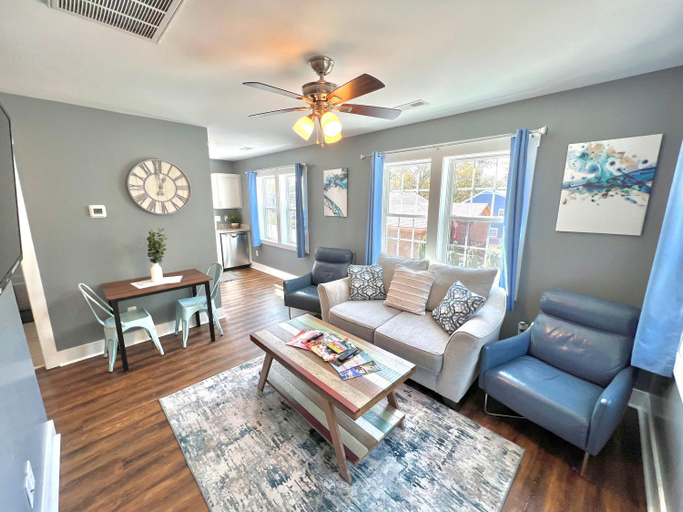 Stylish Cozy Tree House Pet Friendly!!!, New Hanover