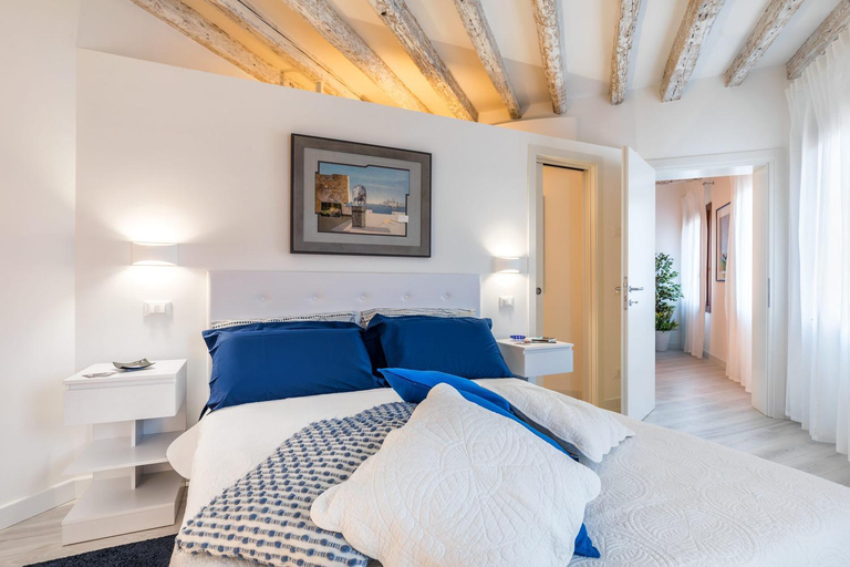 Bedroom 2, Biennale 1 & 2 , Elegant Apartments 15 min walk from St Marks Square- VHA Collection, Venezia
