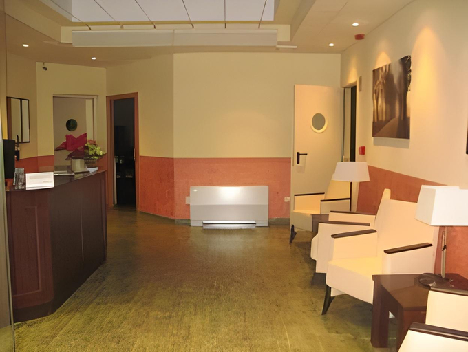 Public Area, Hostal T4, Madrid