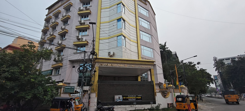 Exterior & Views