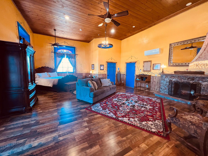 Others 4, The Russ House, Cochise
