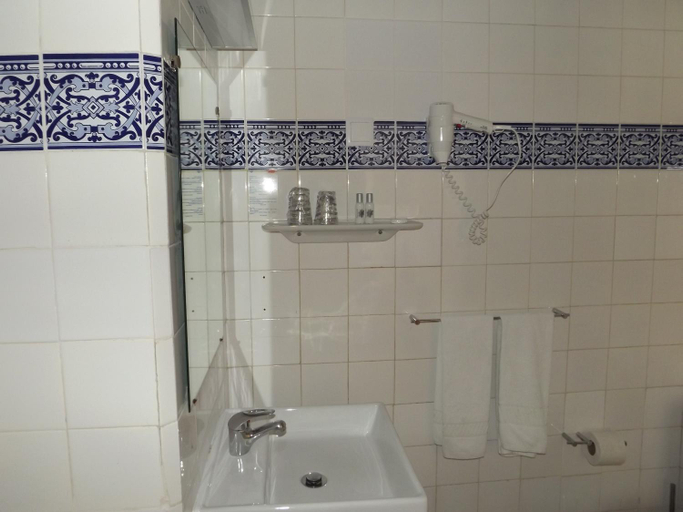 Bathroom, Hotel Mar Azul, Lagos