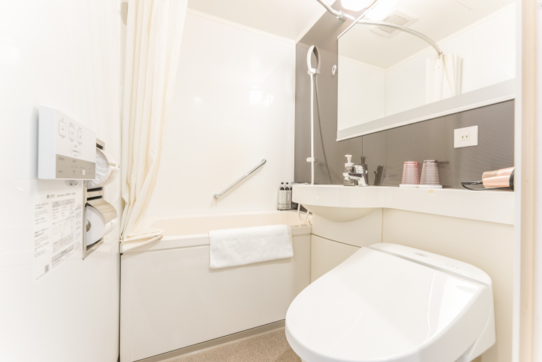 Bathroom 10