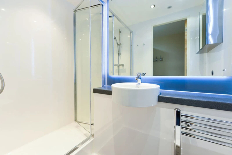 Bathroom, Student Only Home Park, Bournemouth
