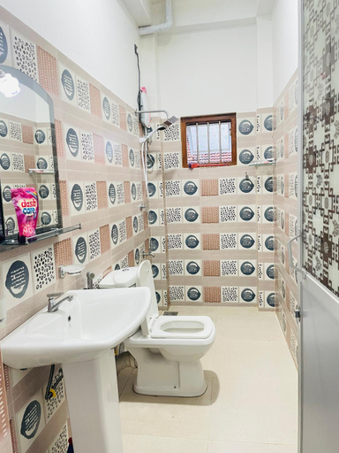 Bathroom 3, Dinuradi Villa, Weligama