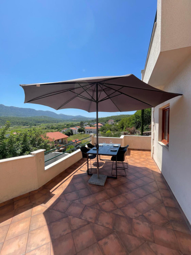 Others 2, Apartments Belic with pool, Jelsa