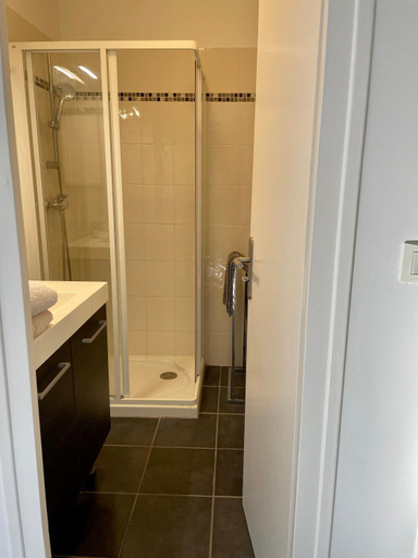 Bathroom, CAMP DE BASE SUR LE LAC DU BOURGET, Savoie
