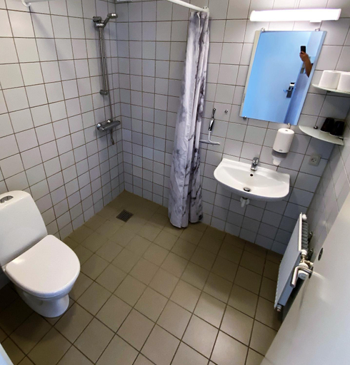 Bathroom 3, Motel Skive, Skive