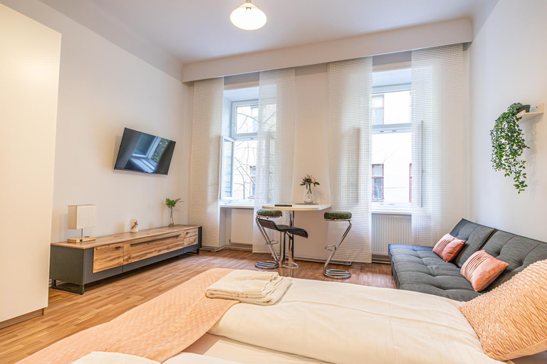 Others 3, Peaceful Getaway 2BR Apartment with Shared Spaces, Wien