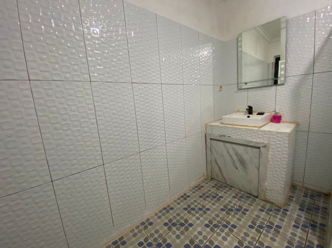 Bathroom 8