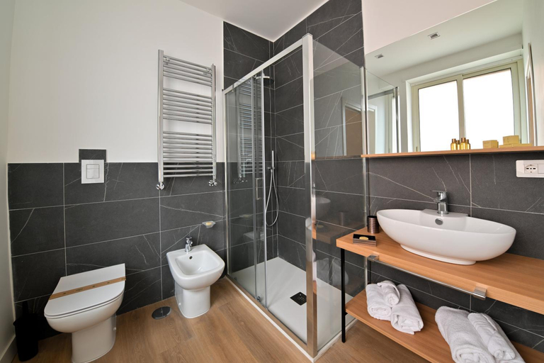 Bathroom 4, Ponte di Tappia Suites, Napoli