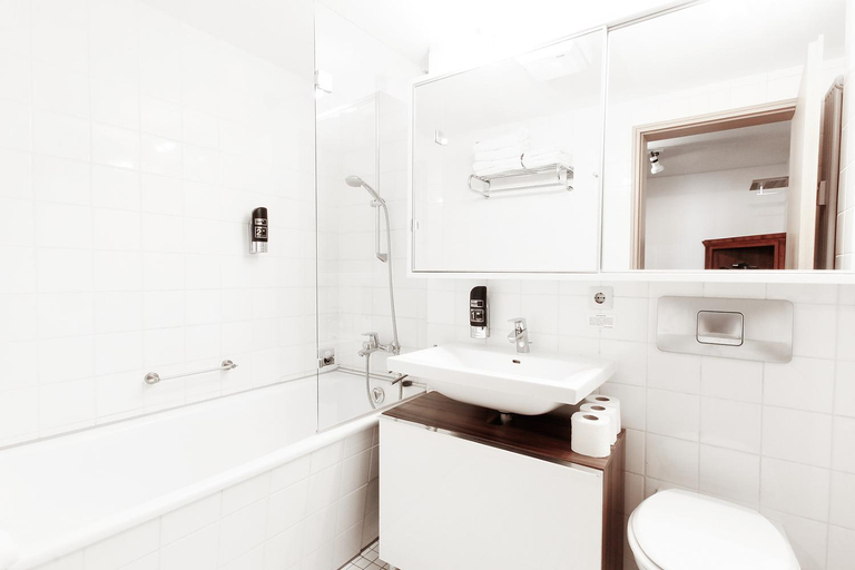 Bathroom 3, Hotel am Tiergarten, Karlsruhe