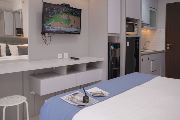 Bedroom 2, Modern Look Studio Apartment at Transpark Bintaro By Travelio, South Tangerang