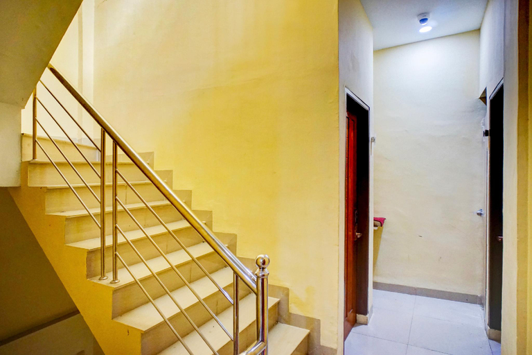 Public Area 2, OYO 93930 Sunny Inn, Medan