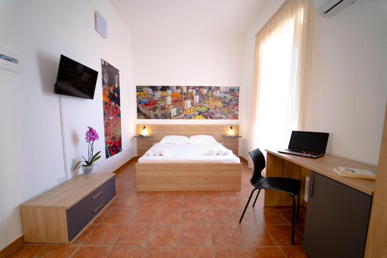 Bedroom 4, Ballaro' Hotel - Budget Room, Palermo
