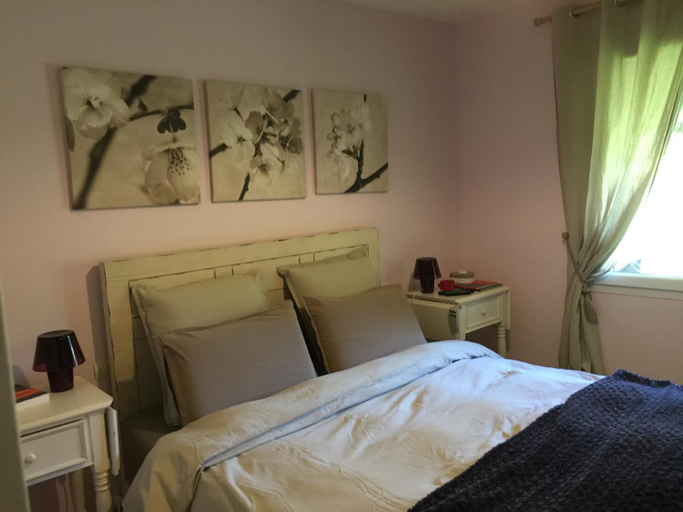 Bedroom, Aux Perderies, Côtes-d'Armor