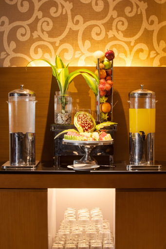 Food & Drinks