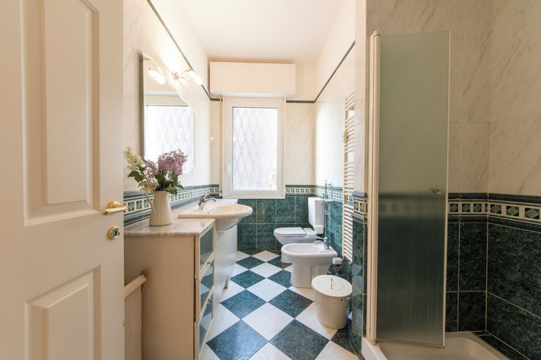 Bathroom 4, HouSmart Treves 2, Bologna